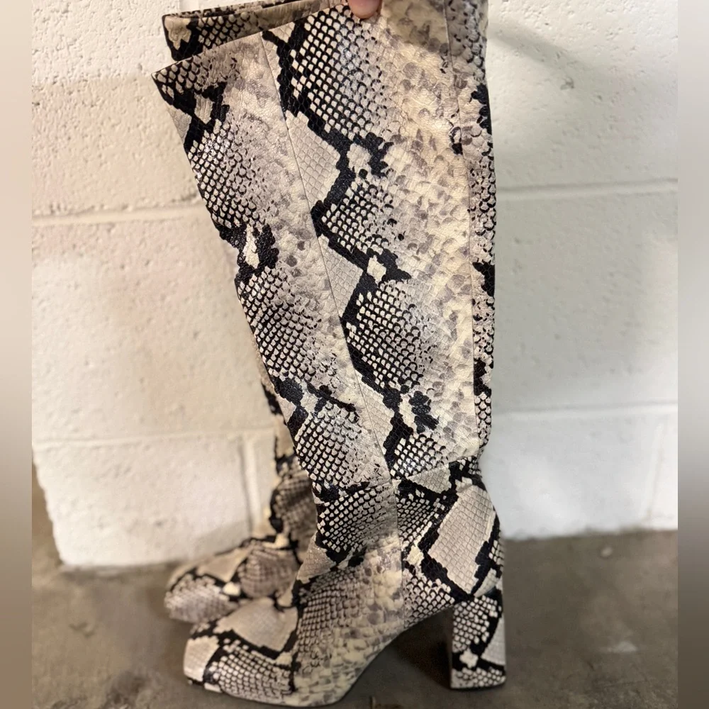 Zara snakeskin boots - Picture 2 of 5